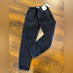NWT - Abercrombie & Fitch distressed black mom jeans